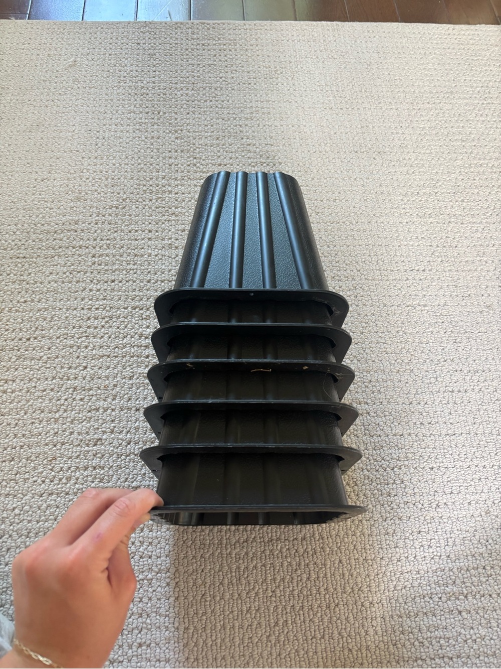 Set of 6 Black Plastic Plant Pots - Stackable